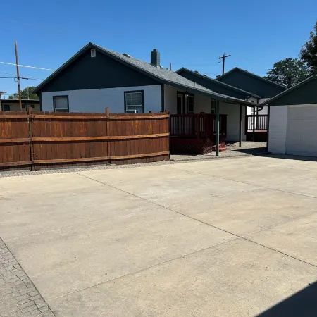 Brilliant 4-bedroom house with AC in Arvada! Family and Pet friendly,