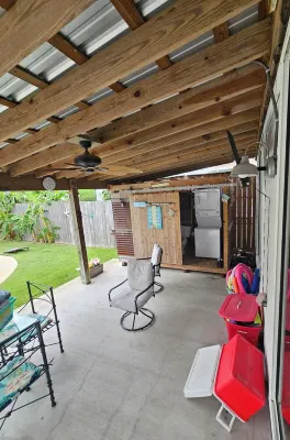 Coastal Cottage w/Pool, just minutes from 3 Beaches Hotels in Freeport