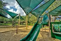 Charming 3-bedroom house North Austin Abode: Sleeps 9, 10 Mins to Domain!