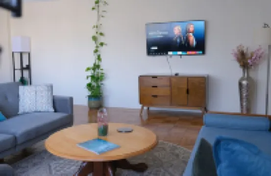 Spacious 2-bedroom in the miracle mile