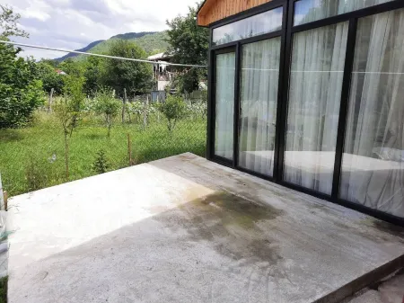 Venerika's Hut Venerica Hut Отели в г. Гори