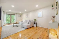 Private Downtown Herndon Escape - Full Amenities