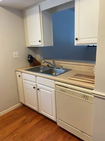 Charming 2-bedroom apartment in wonderful Jefferson City with WiFi, AC