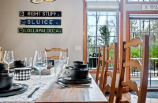 15 Guest Chalet with Sauna and Hot Tub - Bunk Room - 4 minutes to Sunday River