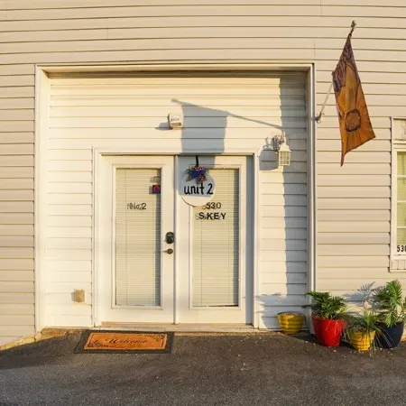 1-bedroom apartment, sleeps 4, in lovely Pilot Mountain-walk to Main st! Unit 2