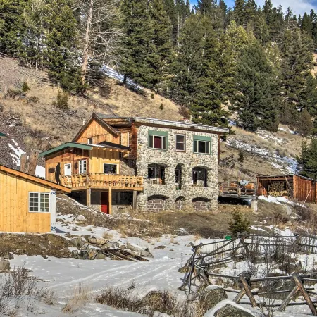 Sasquatch Inn Retreat Near Fishing and Hunting!