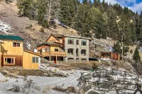 Sasquatch Inn Retreat Near Fishing and Hunting! - parking