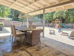 Welcome Home! King beds, Peaceful, Nice yard, Playground, and Arcades.