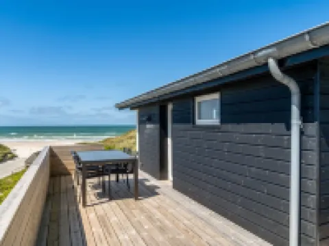 "Fatlinda" - 50m from the Sea