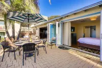 Tropical Oceanside Home w/ Deck, Walk to Beach - View biển