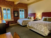 The Common Man Inn & Restaurant