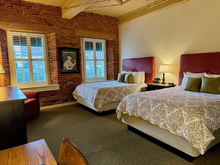 The Common Man Inn & Restaurant