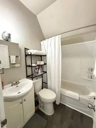 Charming Waterfront Loft + NearShops+Scenic