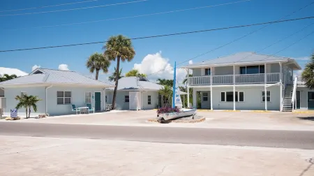 Private 2 BR steps from beach on Casey Key