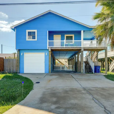 Private Pool & Furnished Deck: Port Aransas Home!