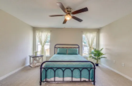 距離Rainbow Springs 2英里：帶熱水浴缸的家！