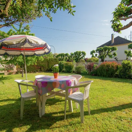 Cozy Garden Retreat Malemort Отели в г. Мальмор
