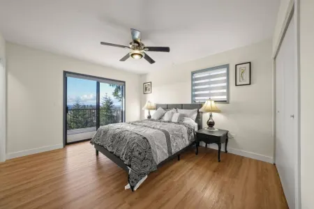 Five Bedroom Oasis with View of Abbotsford Valley