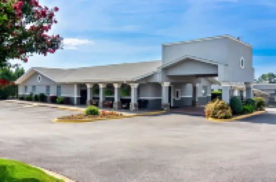 Quality Inn & Suites Greenville - Haywood Mall