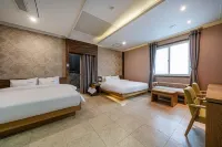 Airport Hotel - Airport Shuttle