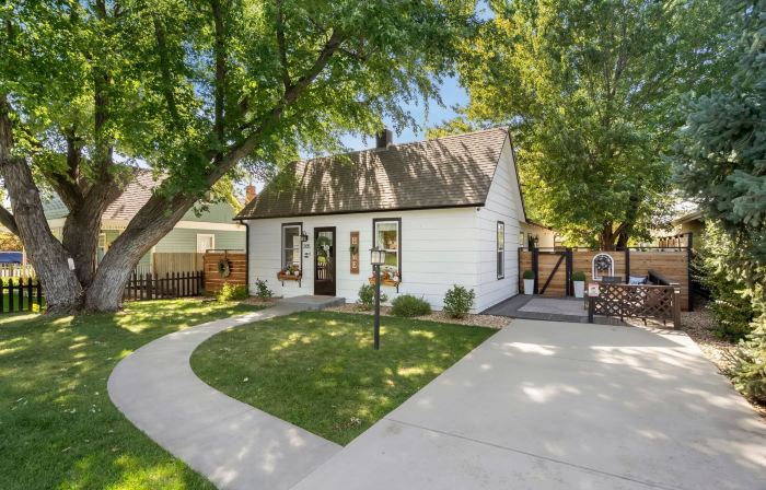 Windsor Farmhouse Family Fun, Yard & Fireplace