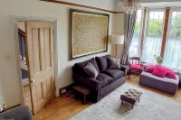 House - Sleeps 8 - Pet Friendly - Garden - Parking - Parking