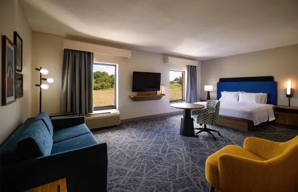 拉德克利夫諾克斯堡歡朋套房酒店