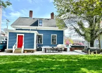Downtown Historic Home - Free Parking & Backyard! - Bungalows