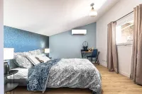 Cozy duplex - patio - sleeps 6 - historic village