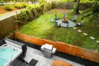 Twin Homes - 8 Bedroom Retreat in Central ATL