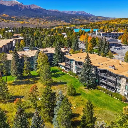 2Br Lake Dillon Escape w/ Pool & Hot Tub!
