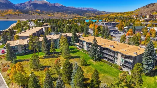 2Br Lake Dillon Escape w/ Pool & Hot Tub!