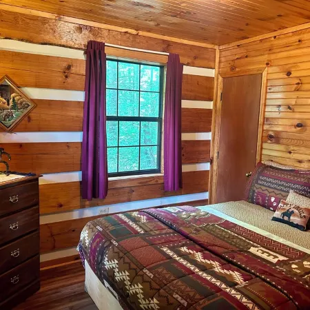 Peaceful, extremely clean Treehouse cottage 10 min. from National Park entrance