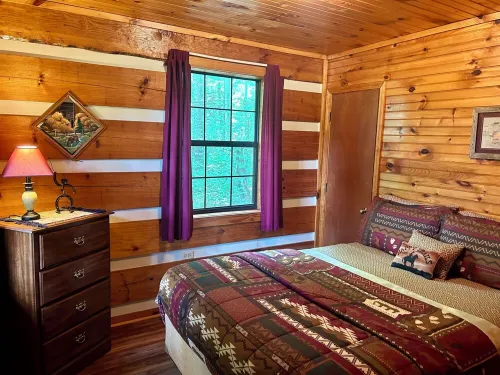 Peaceful, extremely clean Treehouse  cottage 10 min. from National Park entrance