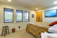 Deep Creek Lake Townhome w/ Deck & Water Views - 3-Star