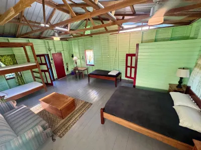 Lower Dover Jungle Lodge & Maya Ruins Hotel a 