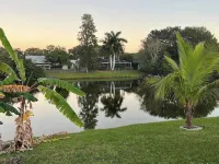 Near Anna Maria Beach - Family Home 3 bed 2 bath, Pool & Lagoon