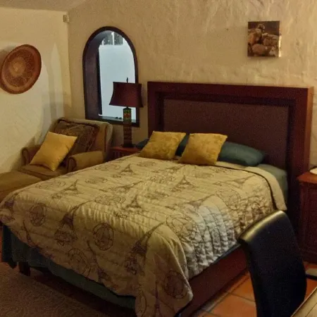 Casa de la Rana! Spacious 6-bedroom Beach Front house in Nuevo Mazatlán