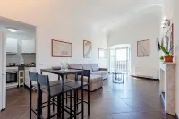 Sea View Apartment Next to Acquarium