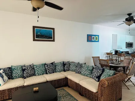 Island Vibe #1 3 bedroom condo near the beach