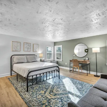 Fenced.Private Bungalow-CLE & BW.Dog Friendly!