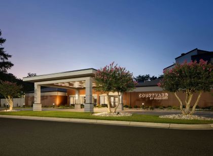 Courtyard Williamsburg Busch Gardens Area