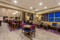 Hampton Inn & Suites Leavenworth - breakfast