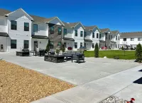 New Towhhome in heart of Idaho Falls walk to WalMart. 4 Bedroom sleeps 8