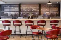 Freepoint Hotel Cambridge, Tapestry Collection by Hilton - bar