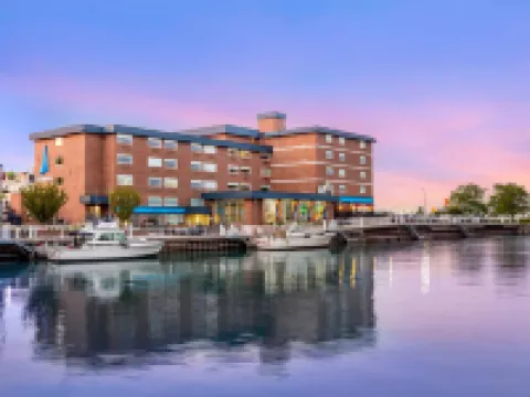 The Harborview on Lake Michigan, Ascend Hotel Collection Hotels in Ozaukee County