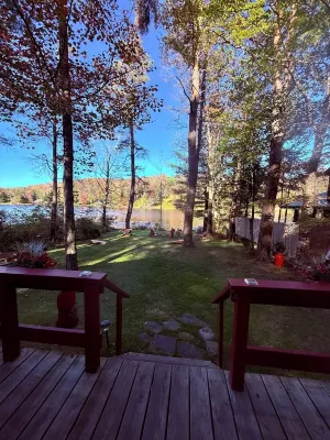 Cozy Roscoe Lakefront Cabin