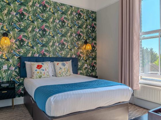 Sarah Hotel