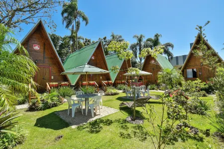 Pousada Chalé Suiço Bombinhas Отели рядом с достопримечательностью «Lagoa Beach»