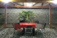 四卧室房屋可住八人 - 帶花園並歡迎寵物 - 民宿